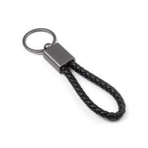 Chaveiro com fortmato retangular, com cordão entrelaçado em poliéster (21% reciclado) e 79% poliuretano personalizado